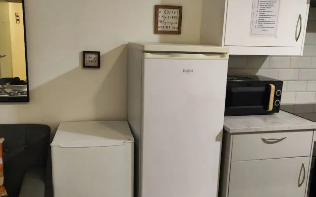 Leeds 3 Bed En-suites Apartment Retreat- Sleeps 9