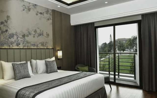 Mason Pine Hotel
