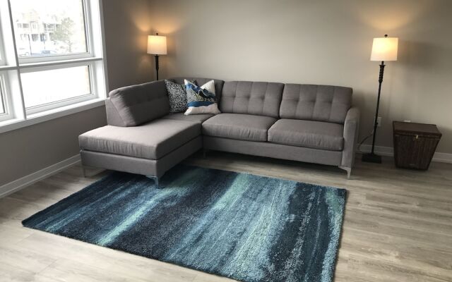 Upscale Lake View Town Home