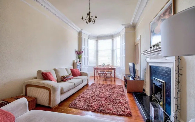 Lovely and Spacious 2BR Home on Comiston Road