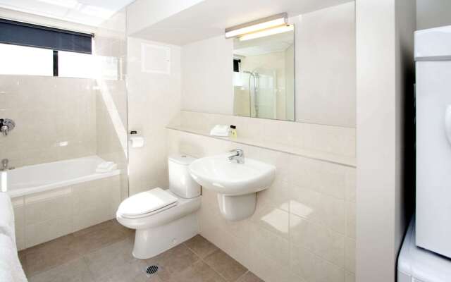 Quality Suites Central Square