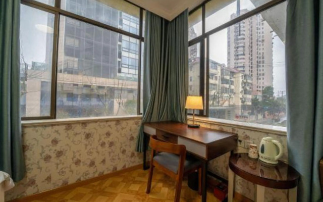 Yijia Hotel (Shanghai Hongkou Soccer Stadium)
