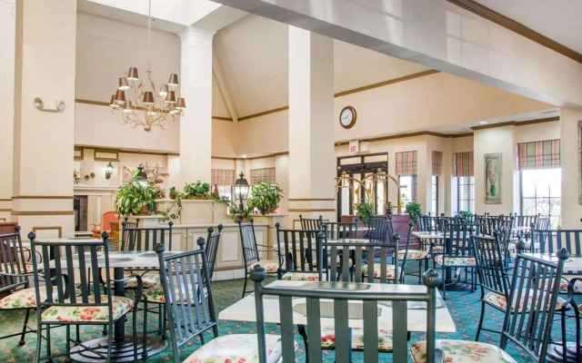 La Quinta Inn & Suites by Wyndham South Holland