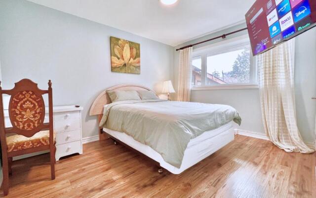 Renovated Rooms 10-min to Finch Subway Near Yonge St