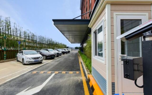 Crystal Orange Beijing International Trade Business District Sihui Hotel