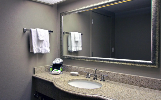 Executive Inn & Suites Embarcadero Cove