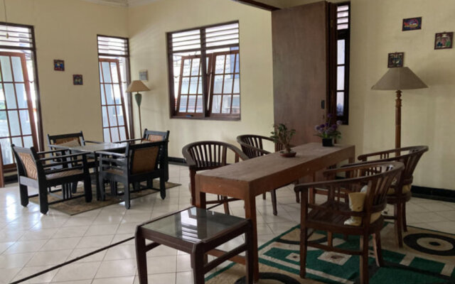 Hotel Garuda near Alun Alun Banjarnegara