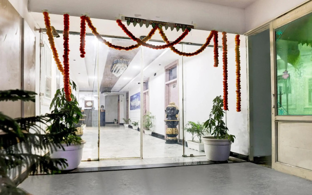 OYO 16736 Hotel Hm Crystal