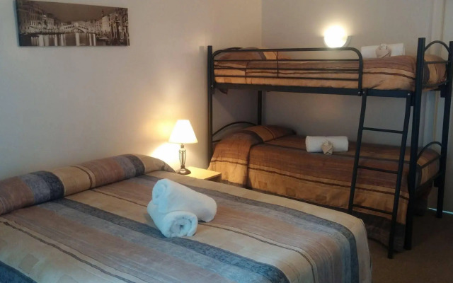 Raymar Motor Inn