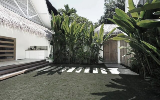 Villa Q - Contemporary Pool House