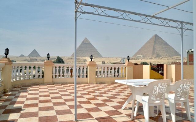 Royal pyramids Inn