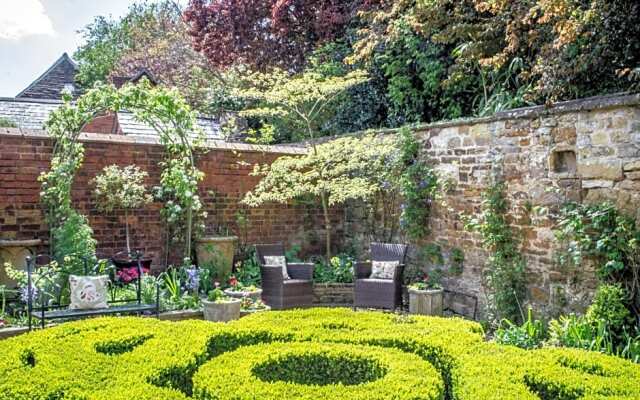The Hollies Bed and Breakfast