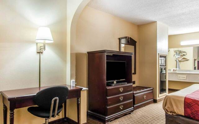 Econo Lodge Inn & Suites I-20, exit 73