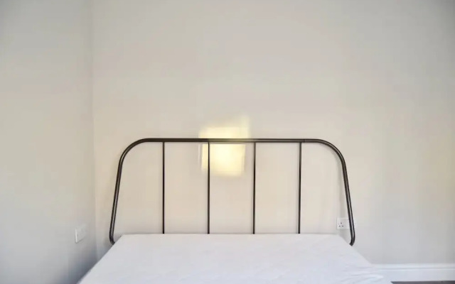 Spacious 1 Bedroom Flat With Garden