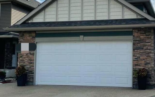 Charming 3BR Detached House in Stonebridge