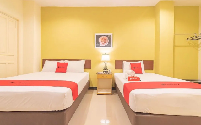 RedDoorz @ H. Agus Salim Street