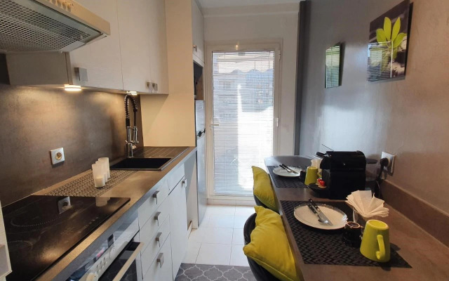 Melodie Garage Gratuit (Adults Only)