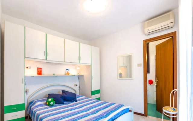 Super Dinky (BIB287)