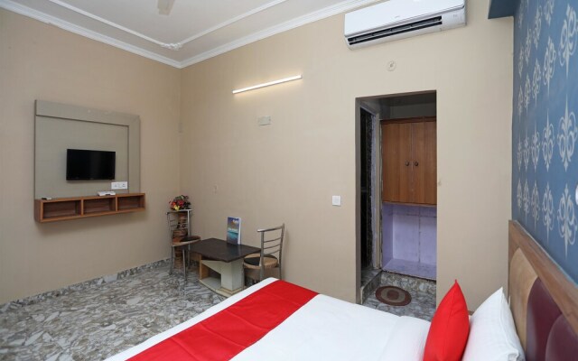 Royal Palace by OYO Rooms