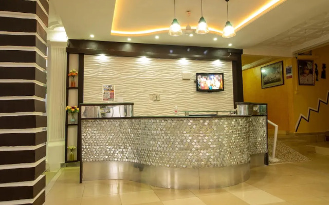 Glamossay Hotel