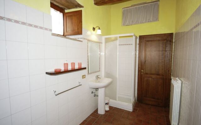 Ethereal Holiday Home in Arcidosso with Hot Tub