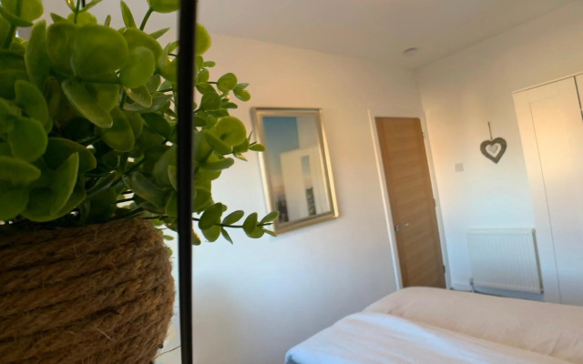 Maria- Bright and Modern City Center Apartment .