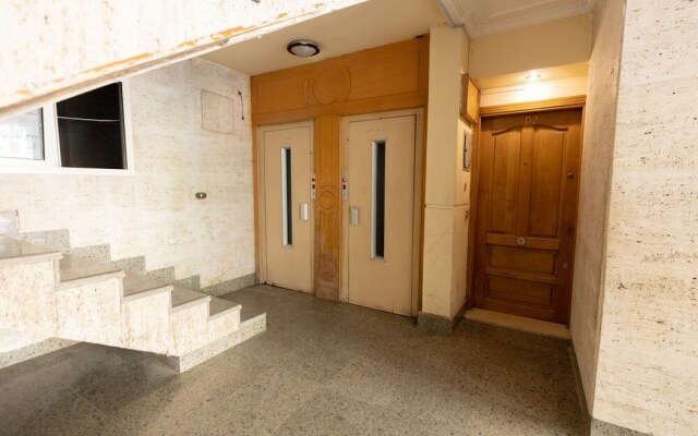 Oak Orchid Opulent 2 BR Apartment with Walk-in Closet