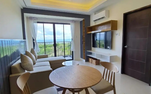 A condo with lake view near Highlands Steakhouse