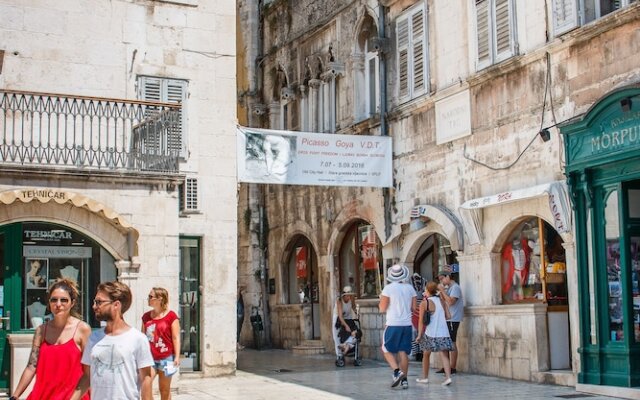 Split Urban Rooms  II