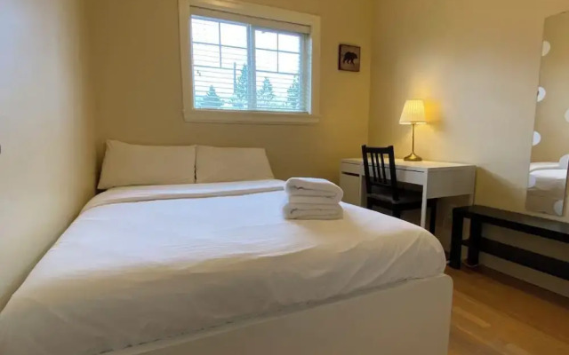Vancouver Metrotown Modern Guest House