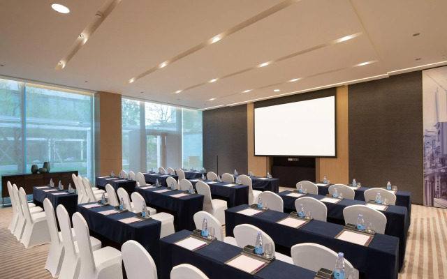 Crowne Plaza Foshan Nanhai-an IHG Hotel-Guangzhou South Railway Station Free Shuttle Bus