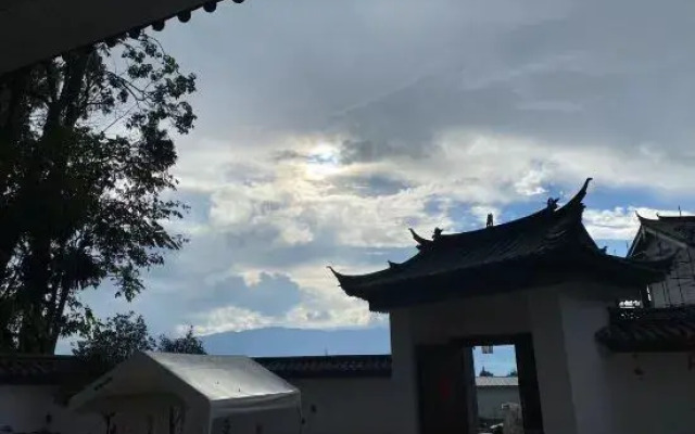 Lijiang Yuni Xiaoyuan Inn (Sanyi Airport)