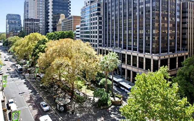 Sydney CBD 2 Bedroom Apartment with Balcony