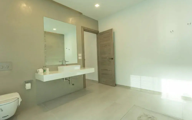 3BR Villa Hill Views Saltwater Pool V133