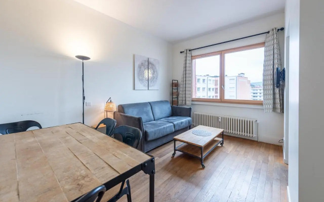 Pretty 2 rooms in the city center