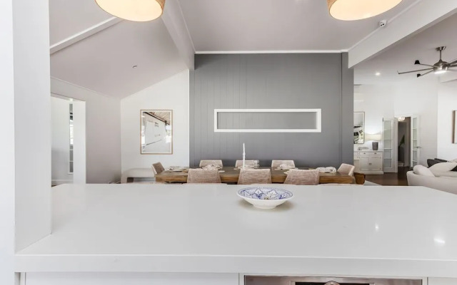 Hamptons White House