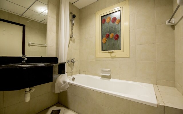 Deluxe Apartment with Lake View