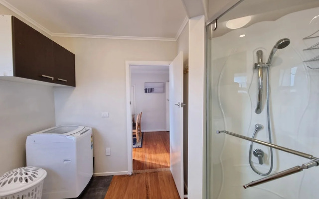 Cosy Unit by Airport - Heat Pump - WIFI