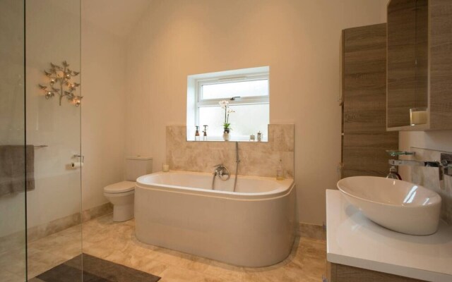 10 Bedroom Home In Glastonbury Beautiful Garden