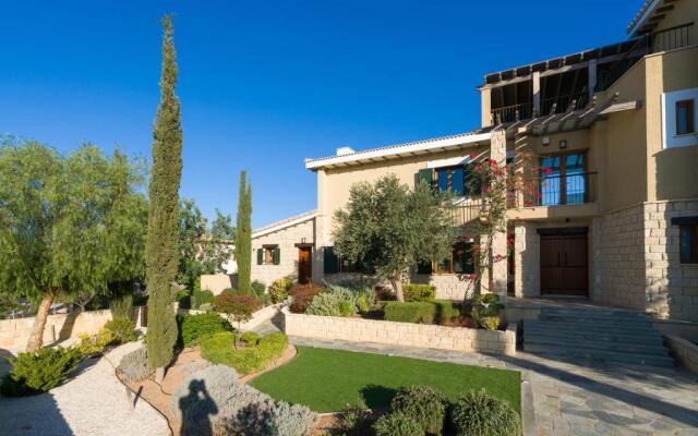 5 bedroom Villa Rio with large private pool and hot tub, Aphrodite Hills Resort