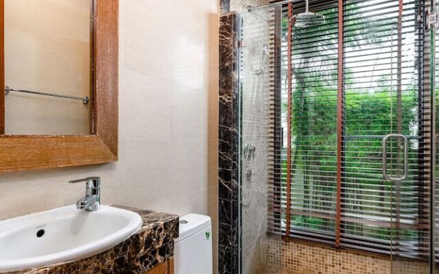 Champagne Pool Villa