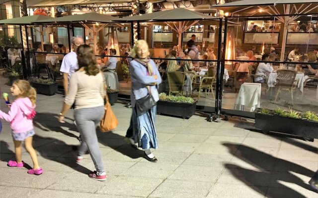 Sunny Holiday Apartment