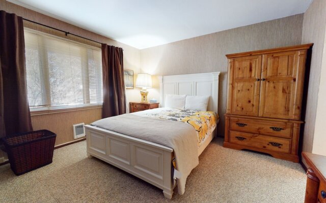 Winterset Woodland - Near Hike & Bike Trails!