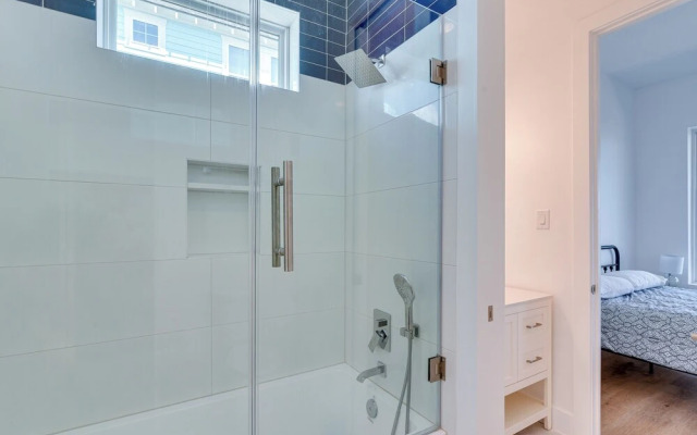 Modern Galveston Vacation Rental: Steps to Beach!