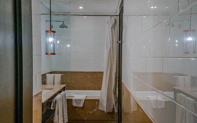 Jambuluwuk Oceano Seminyak Hotel