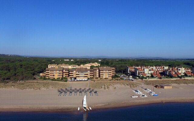 Spacious Apartment With sea View and Directly on the Beach