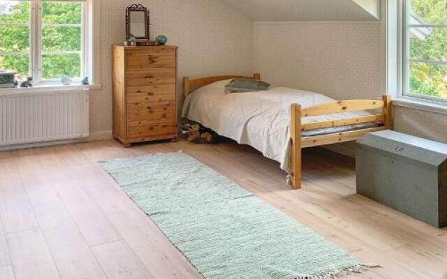 Three-Bedroom Holiday home in Gamleby 2