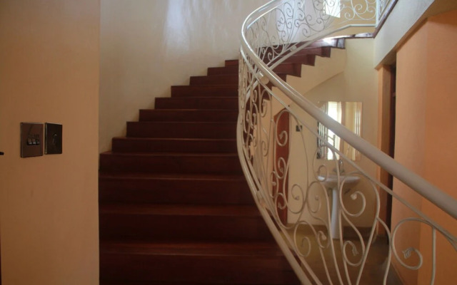 Racecourse Inn Hotel