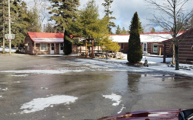 Birchwood Motel