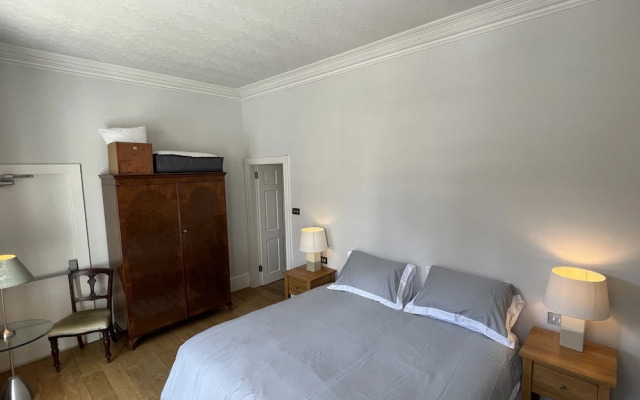 Central 1-bed Apartment in Inverness, Sleeps 4